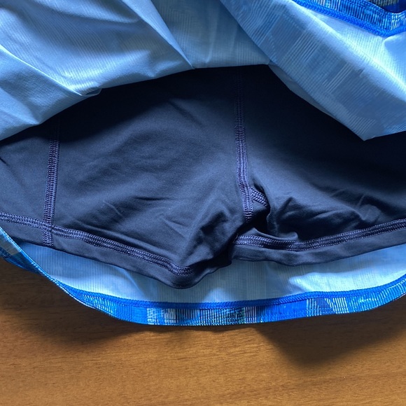 Lululemon running skirt size 2 - Picture 5 of 8